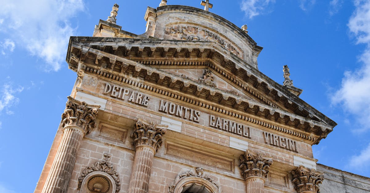 découvrez l'univers fascinant des carmes, un lieu où l'histoire, la culture et la spiritualité se rejoignent. explorez l'architecture, la gastronomie et les traditions qui font de cet endroit une destination incontournable.